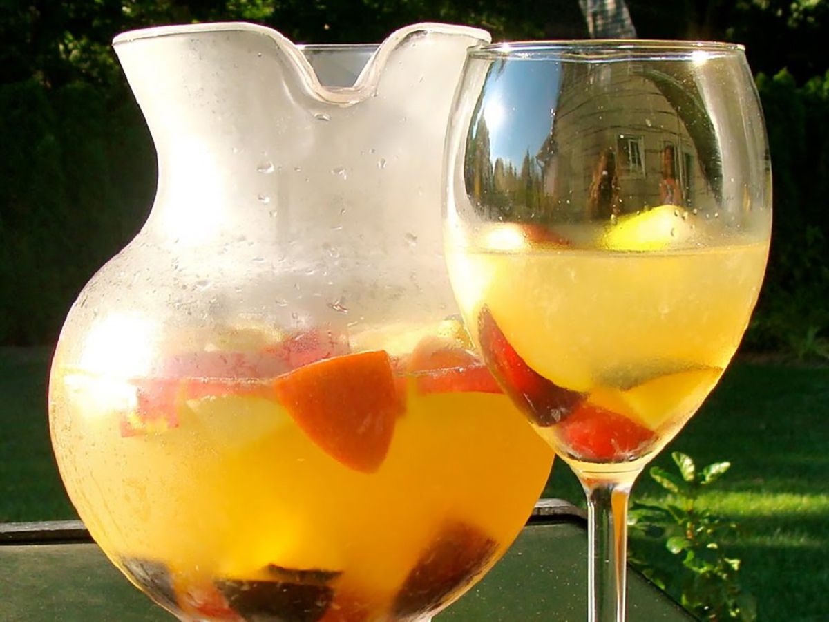 White Peachy Sangria Recipe