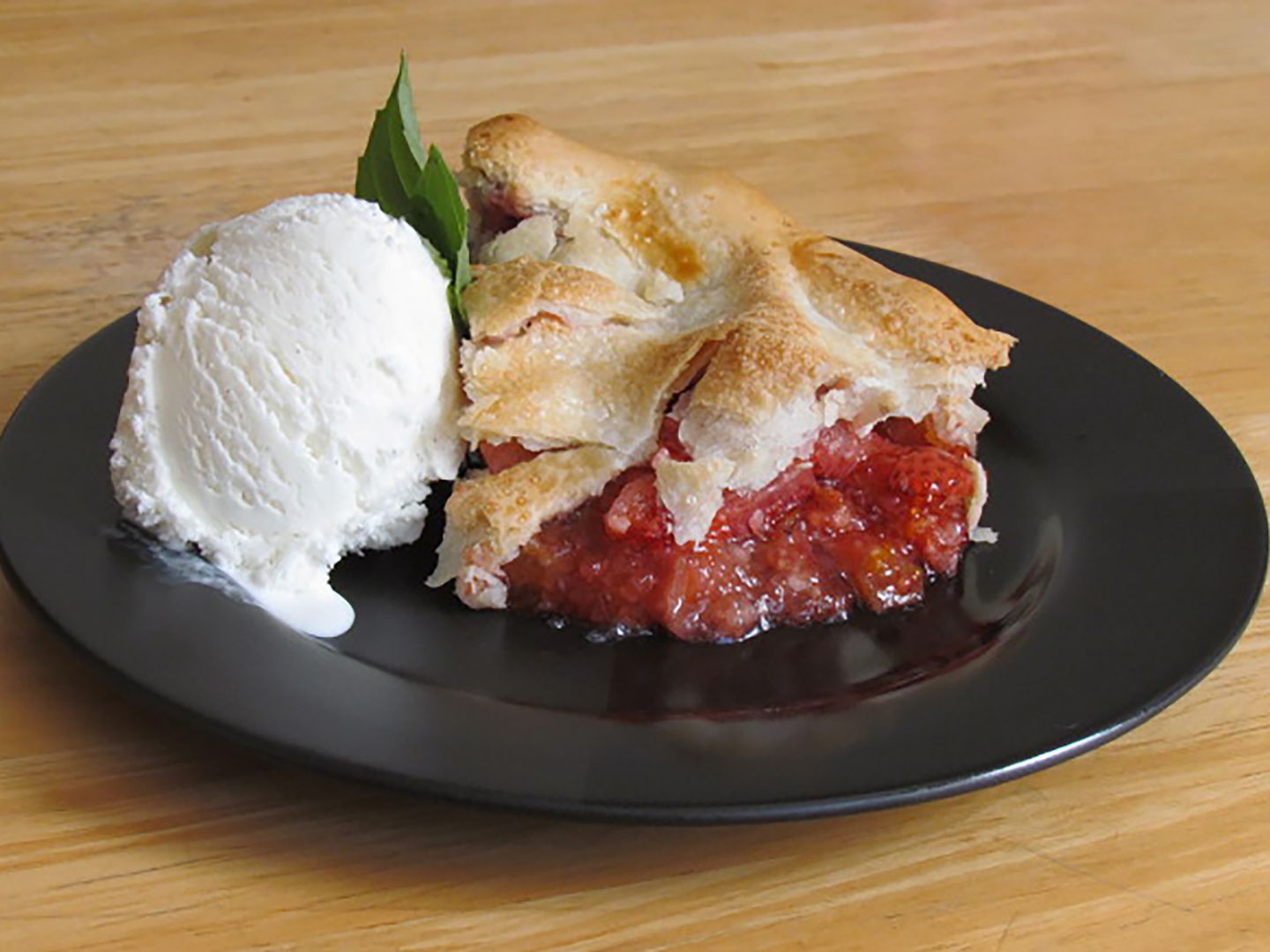 Orange-Kissed Strawberry Rhubarb Pie Recipe