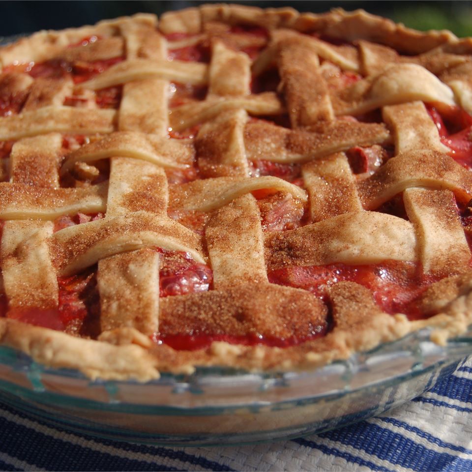 Summer Strawberry Rhubarb Pie Recipe