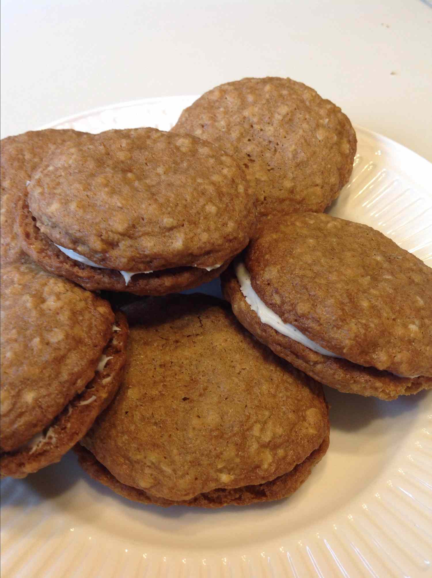Oatmeal Cinnamon Cream Pies Recipe