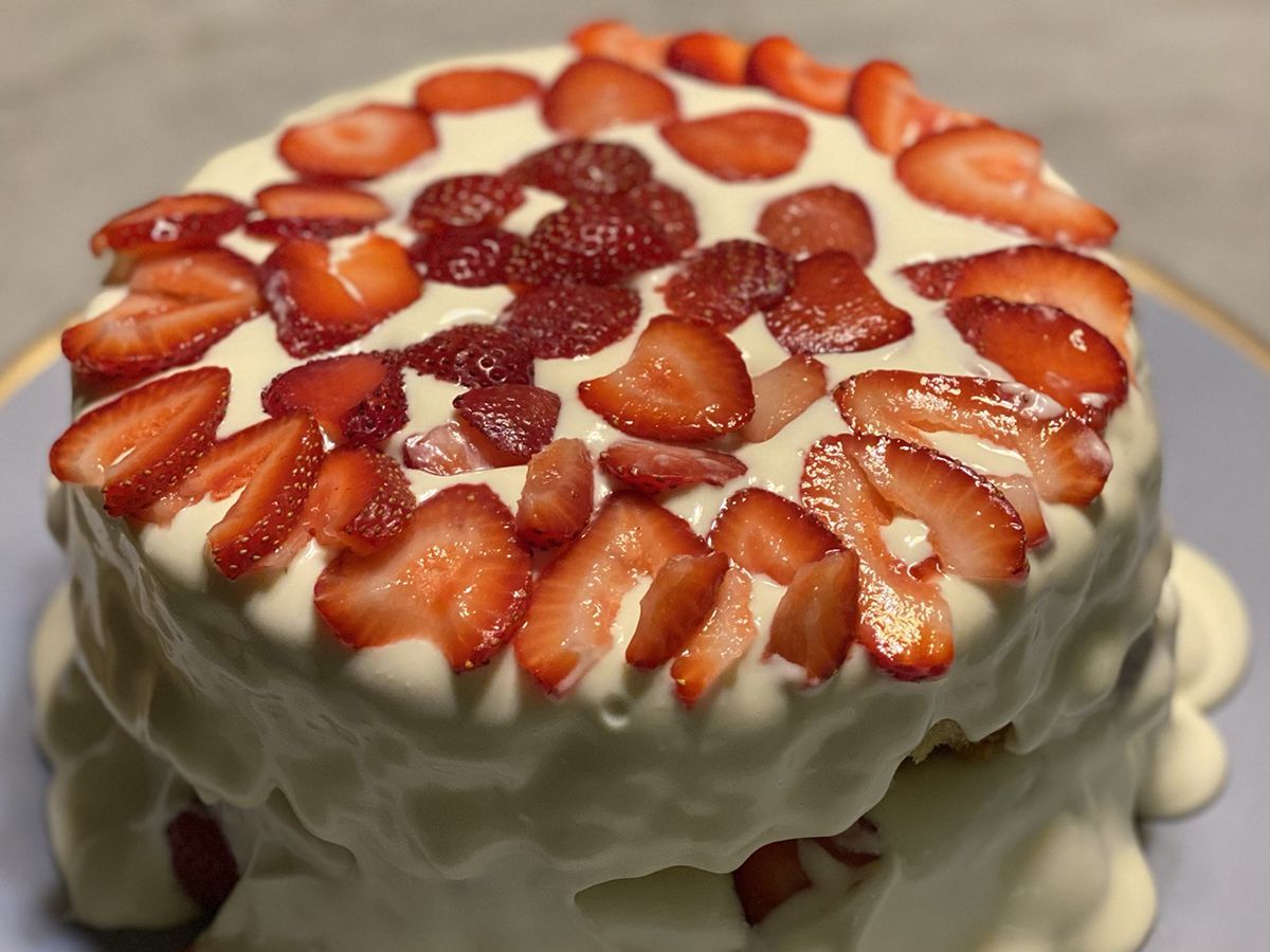 Carry Cake with Strawberries and Whipped Cream Recipe