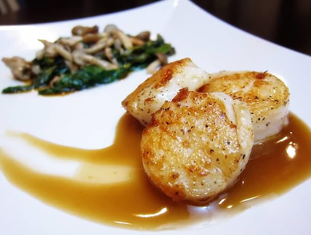 Sous-Vide Bay Scallops on Soy Ginger Espuma with Mushrooms and Spinach Recipe